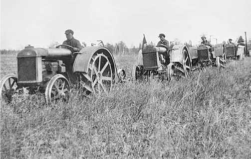 Тракторы на пашне 1930е Тракторы на пашне 1930е