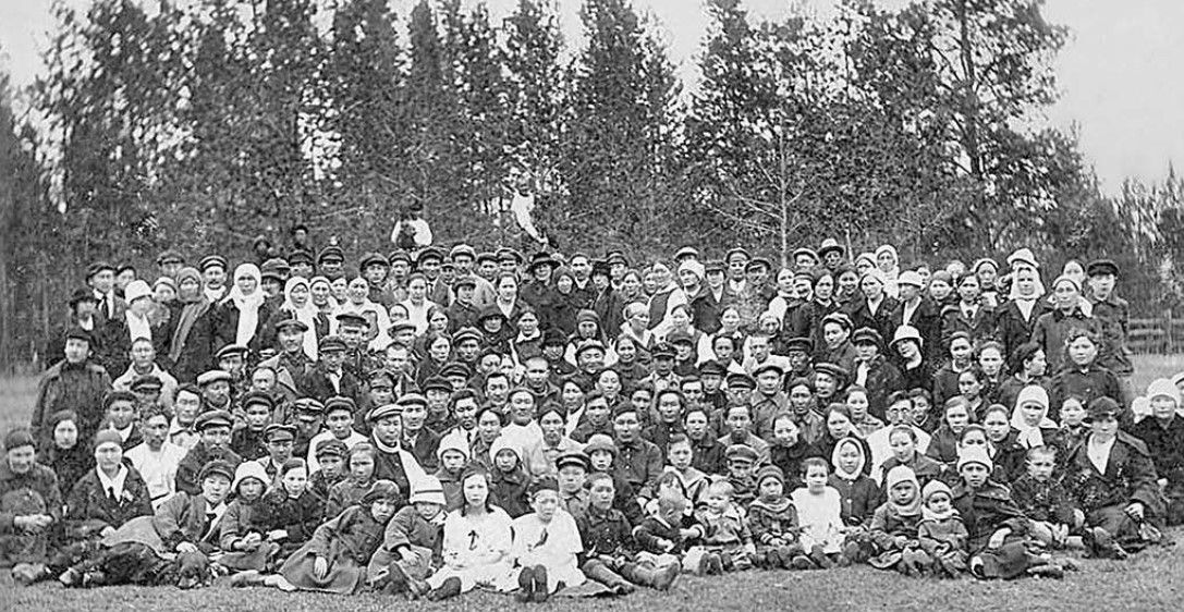 Члены культурно-просветительного общества «Саха омук». Фотофонд Чурапчинского музея Члены культурно-просветительного общества «Саха омук». Фотофонд Чурапчинского музея